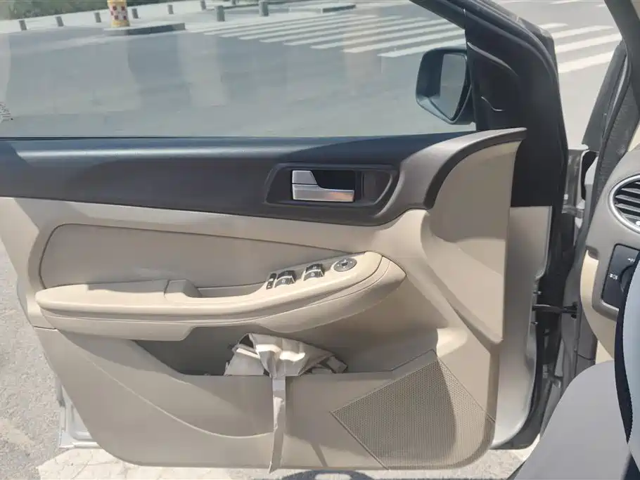 Ford Focus 2013 1.8L MT