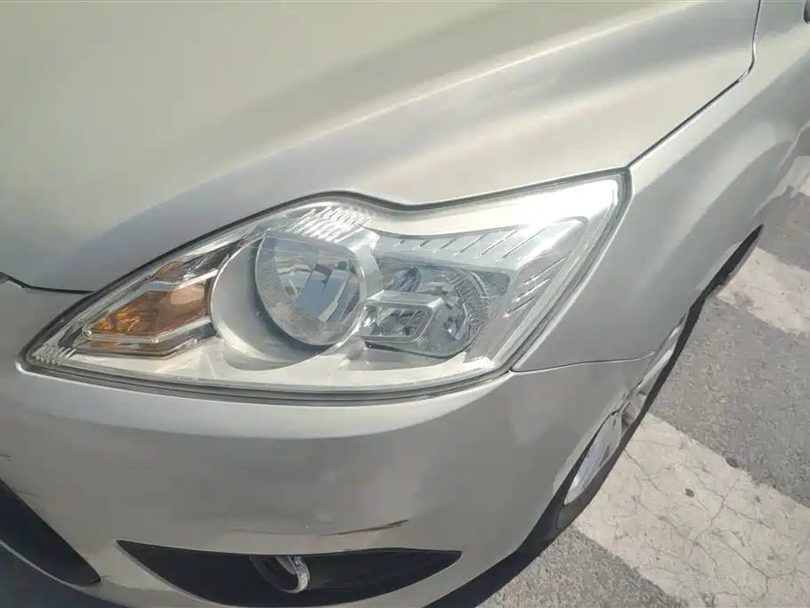 Ford Focus 2013 1.8L MT
