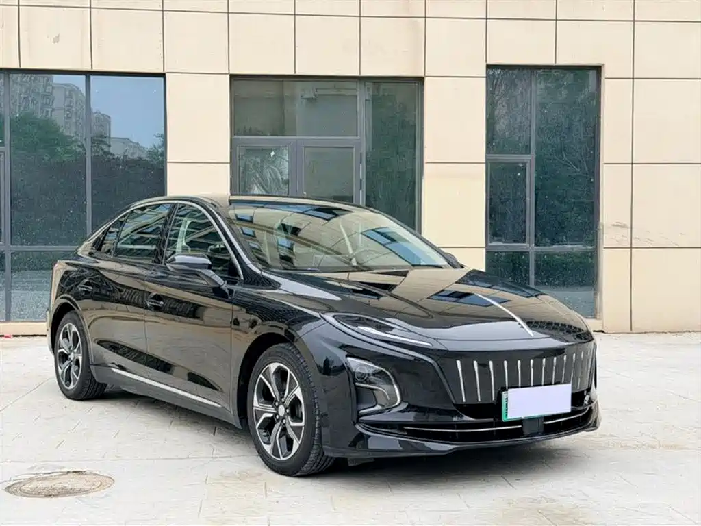 Hongqi E-QM5