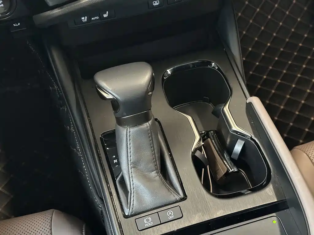 Lexus ES — миниатюра 11