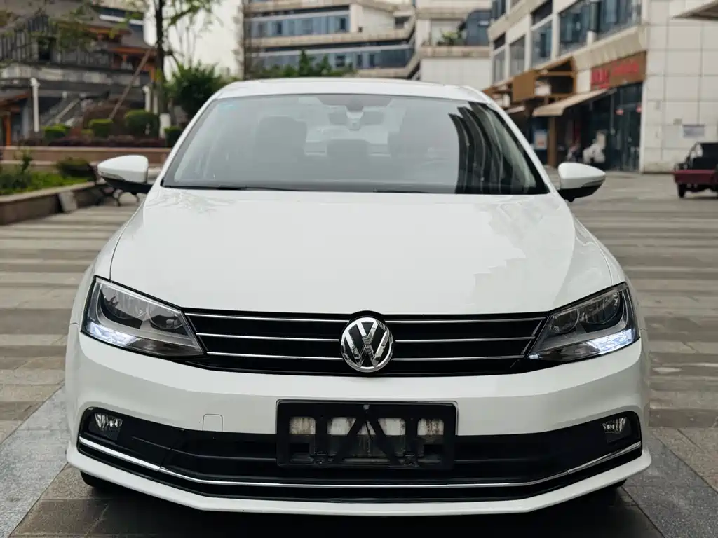 Volkswagen Sagitar 2018 1.6L AT Comfort