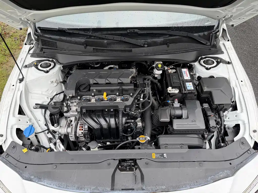 Hyundai Elantra — миниатюра 10