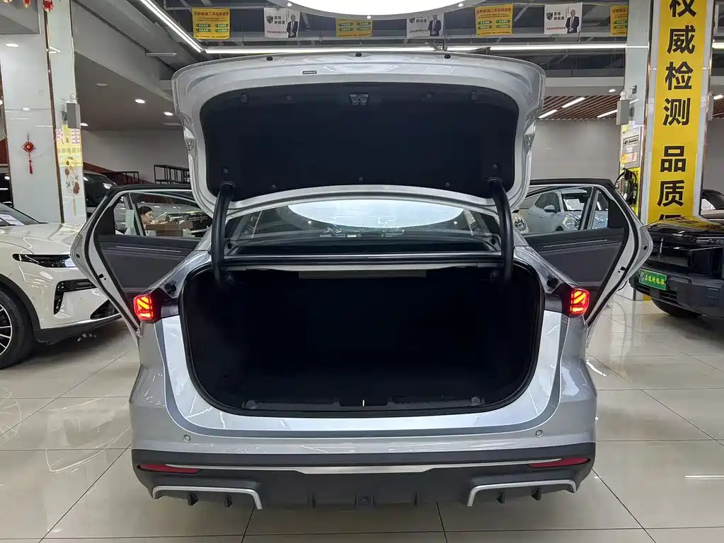 Geely Galaxy Galaxy L6 L6 2025 EM-i 140km