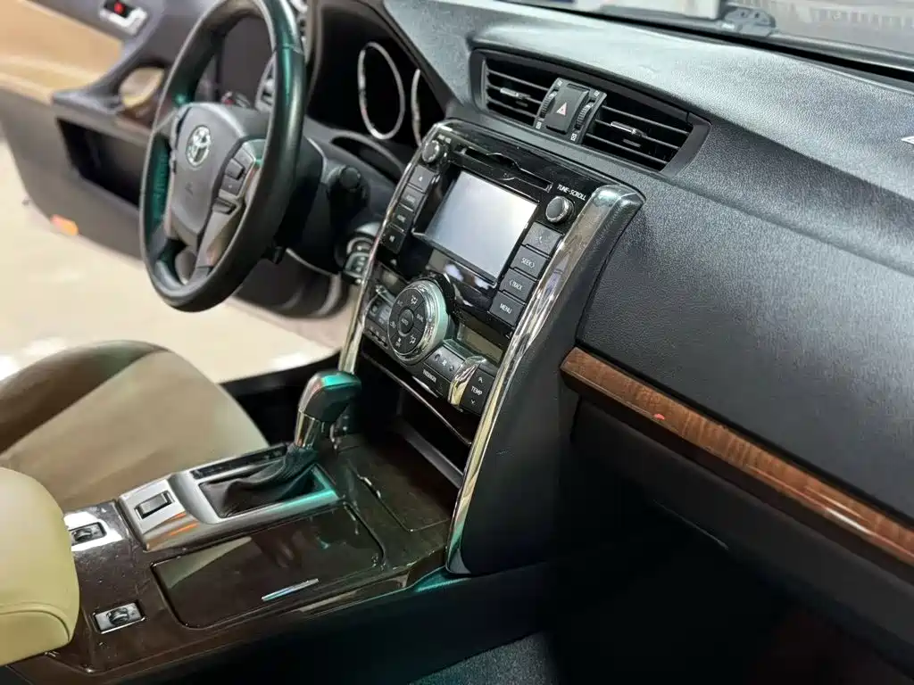 Toyota Reiz — миниатюра 9