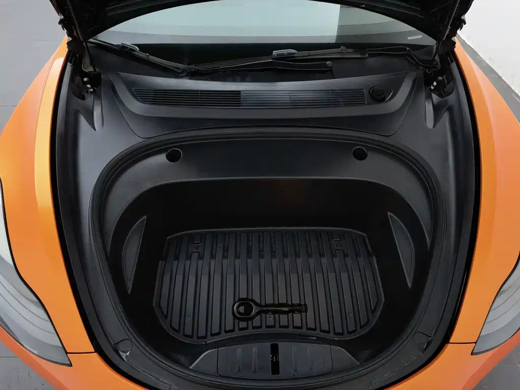 Tesla Model 3 — миниатюра 6