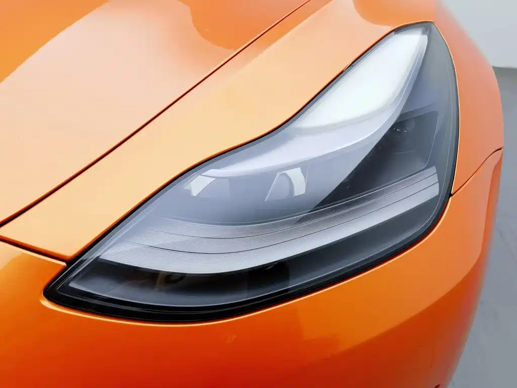 Tesla Model 3 — миниатюра 7