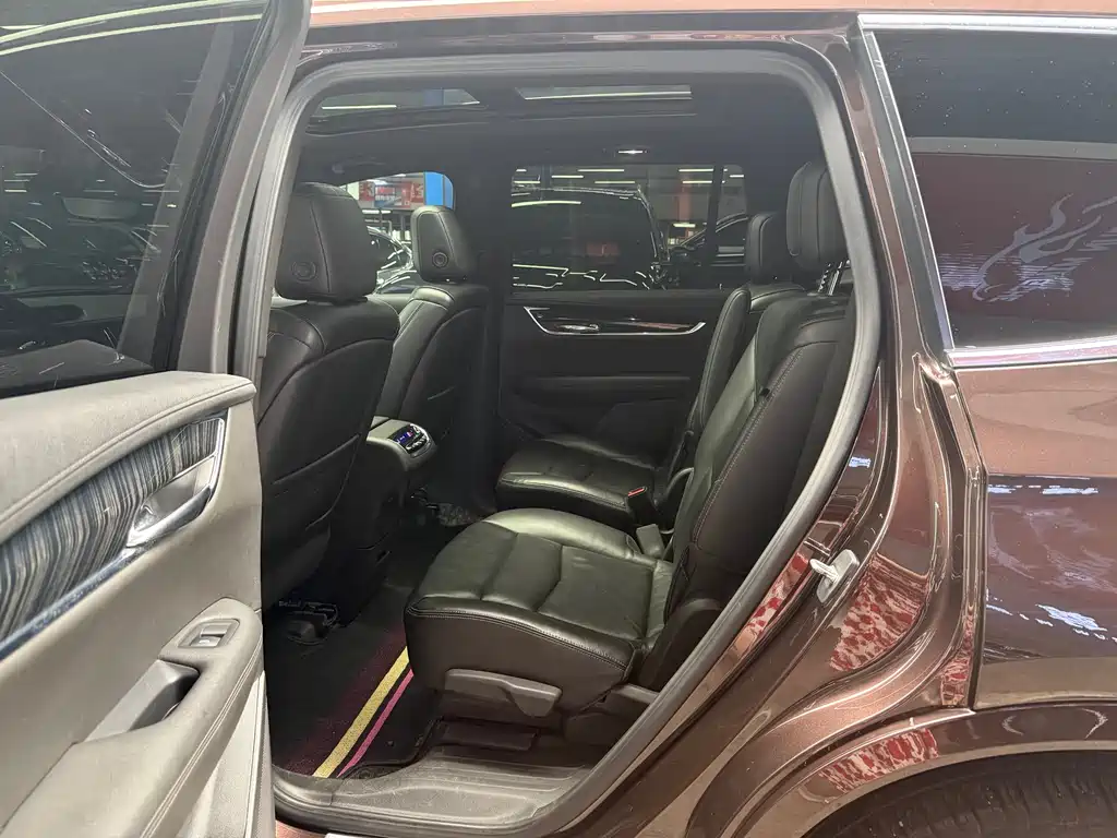 Cadillac XT6 2020 28T мест Luxury