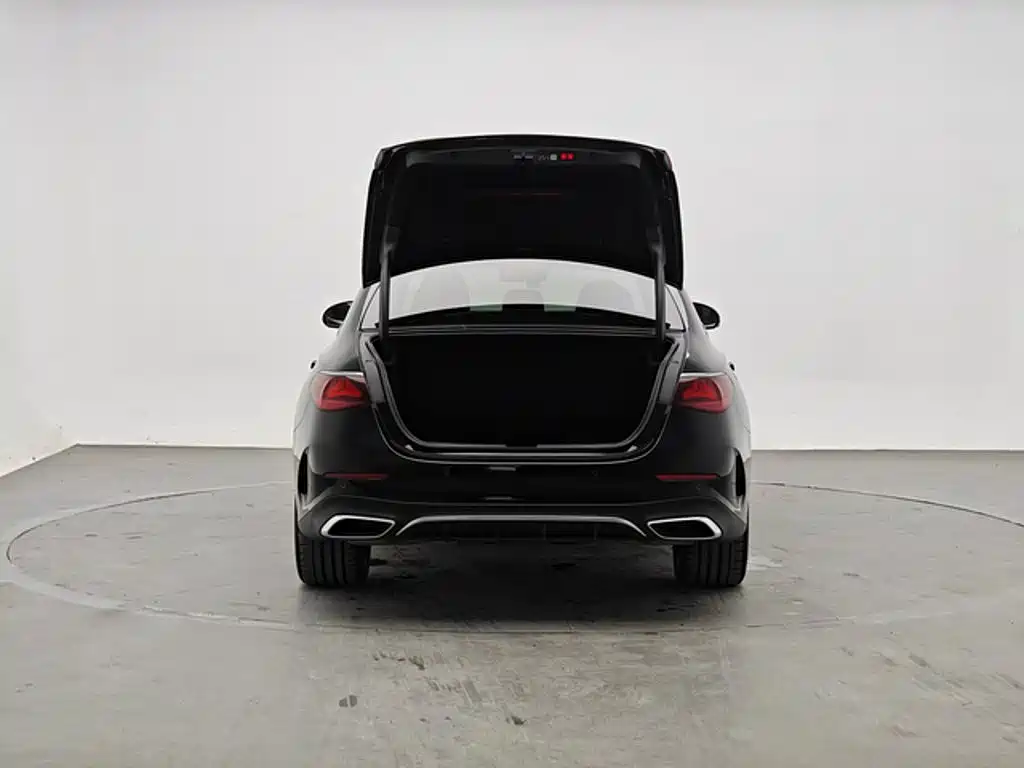 Mercedes-Benz E-Class — миниатюра 7