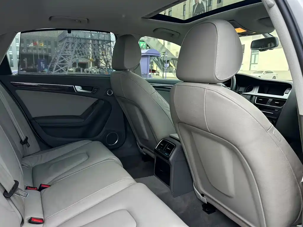 Audi A4L 2011 2.0 TFSI Luxury