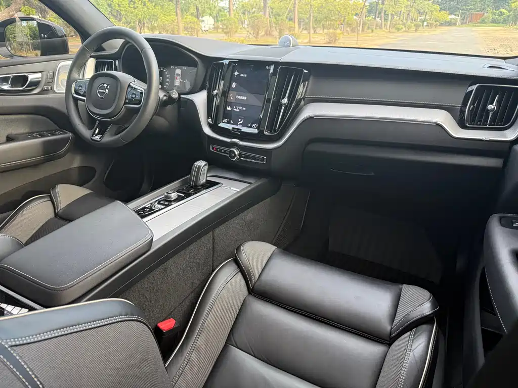 VOLVO XC60 PLUG IN HYBRID