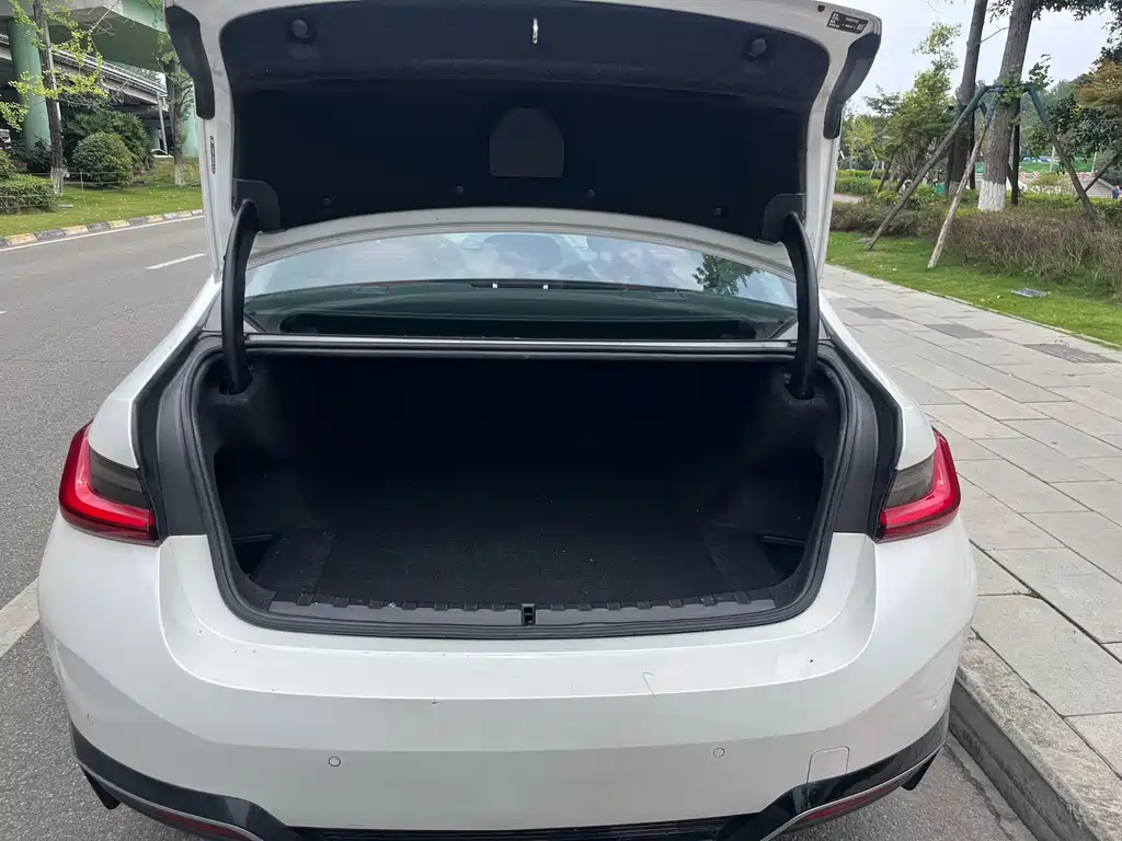 BMW i3 2022 eDrive 35 L