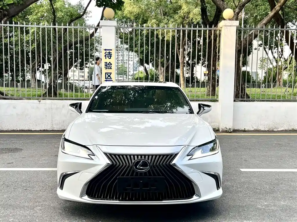 Lexus ES 2018 260 V