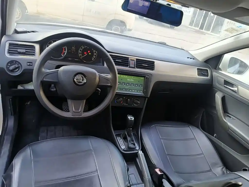 Skoda Rapid Spaceback — миниатюра 10