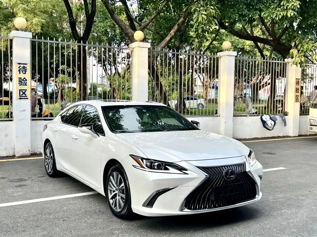 Lexus ES 2018 260 V