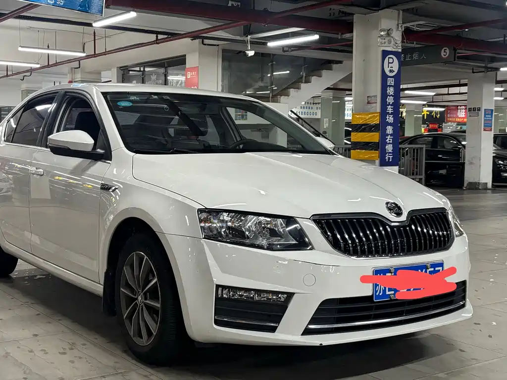 Skoda Octavia 2017 1.6L MT