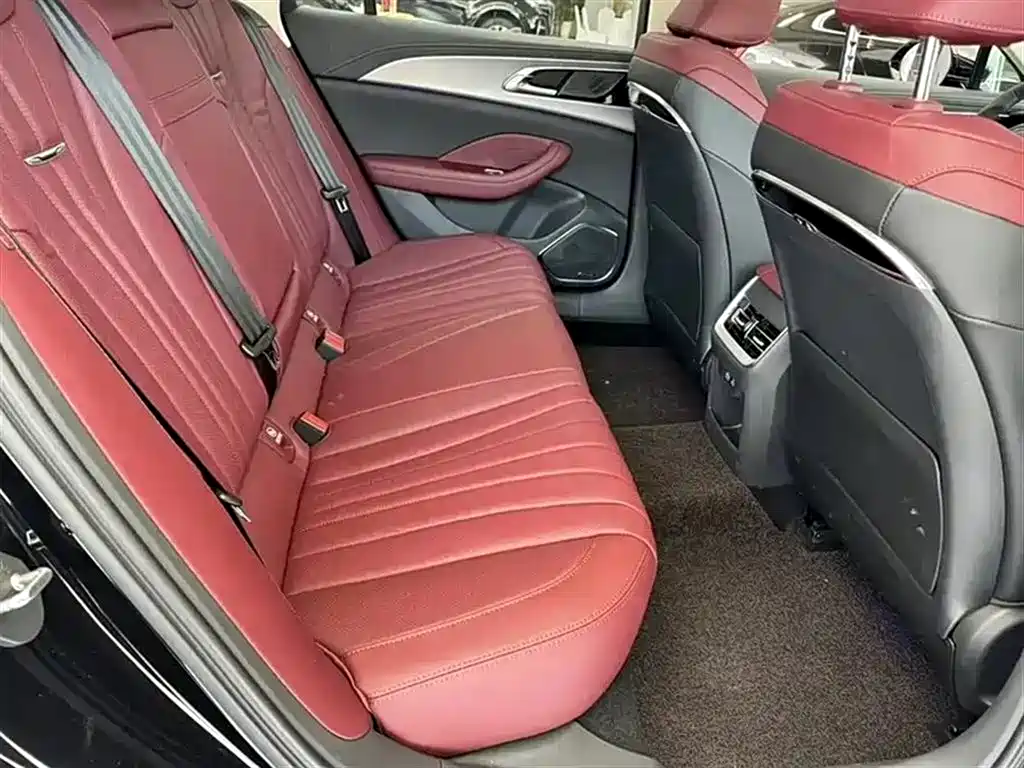 Hongqi H5 2023 2.0T AT