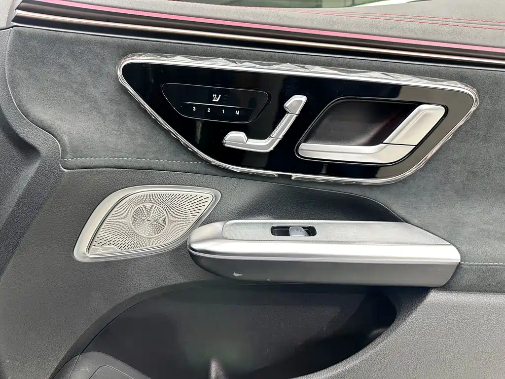 Mercedes-Benz EQE AMG — миниатюра 18