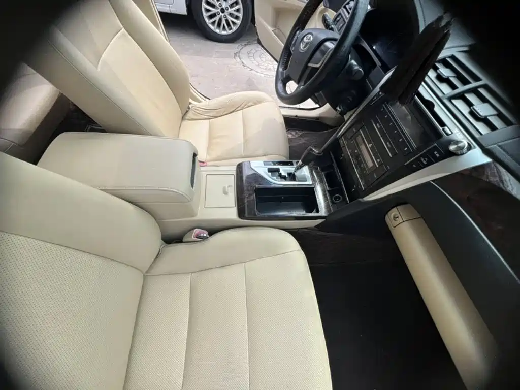 Toyota Camry — миниатюра 17