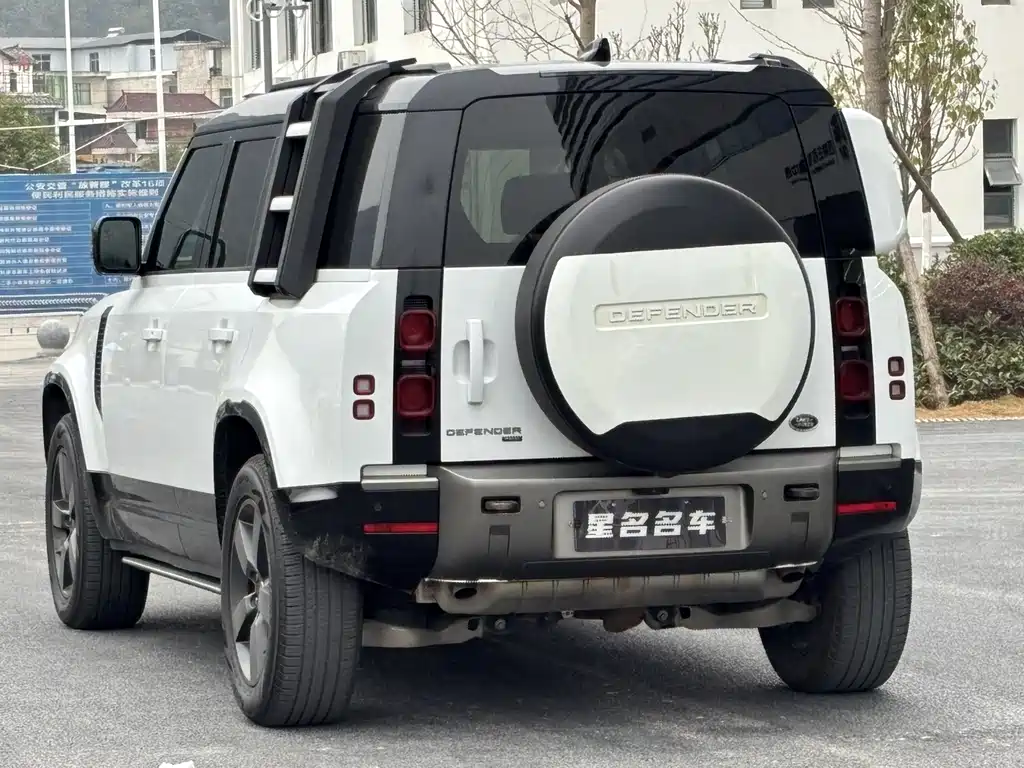 LAND ROVER DEFENDER