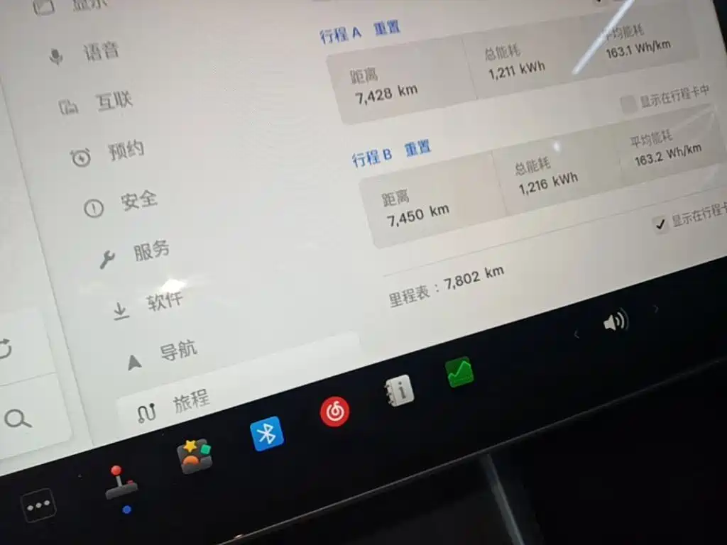 Tesla Model Y — миниатюра 12