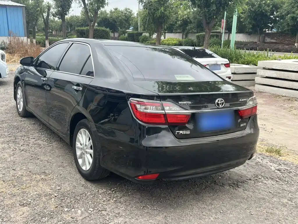 Toyota Camry — миниатюра 14