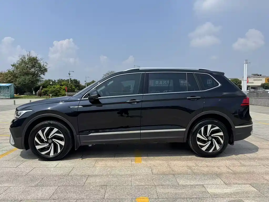 Volkswagen Tiguan L — миниатюра 4