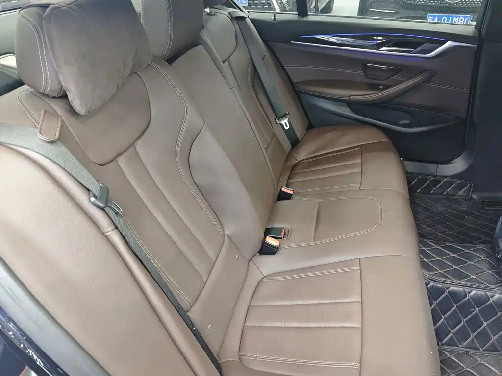 BMW 5 Series — миниатюра 19
