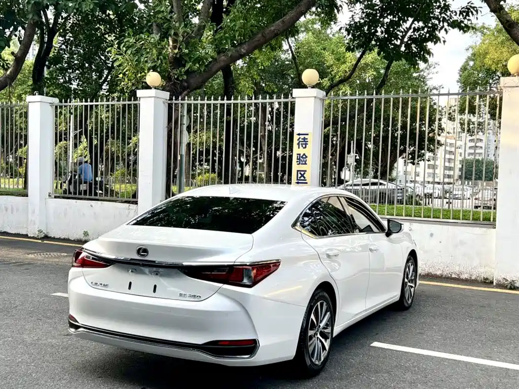 Lexus ES 2018 260 V