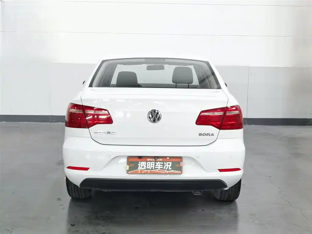 Volkswagen Bora 2015 1.6L AT Comfort
