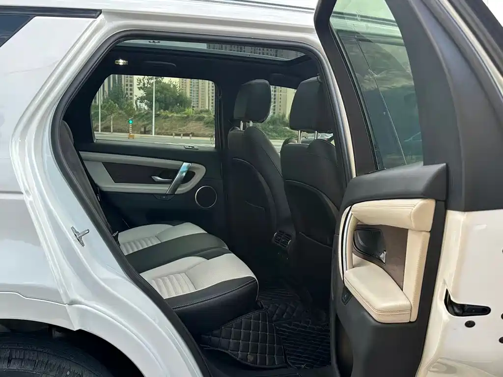 Land Rover Discovery Sport — миниатюра 10