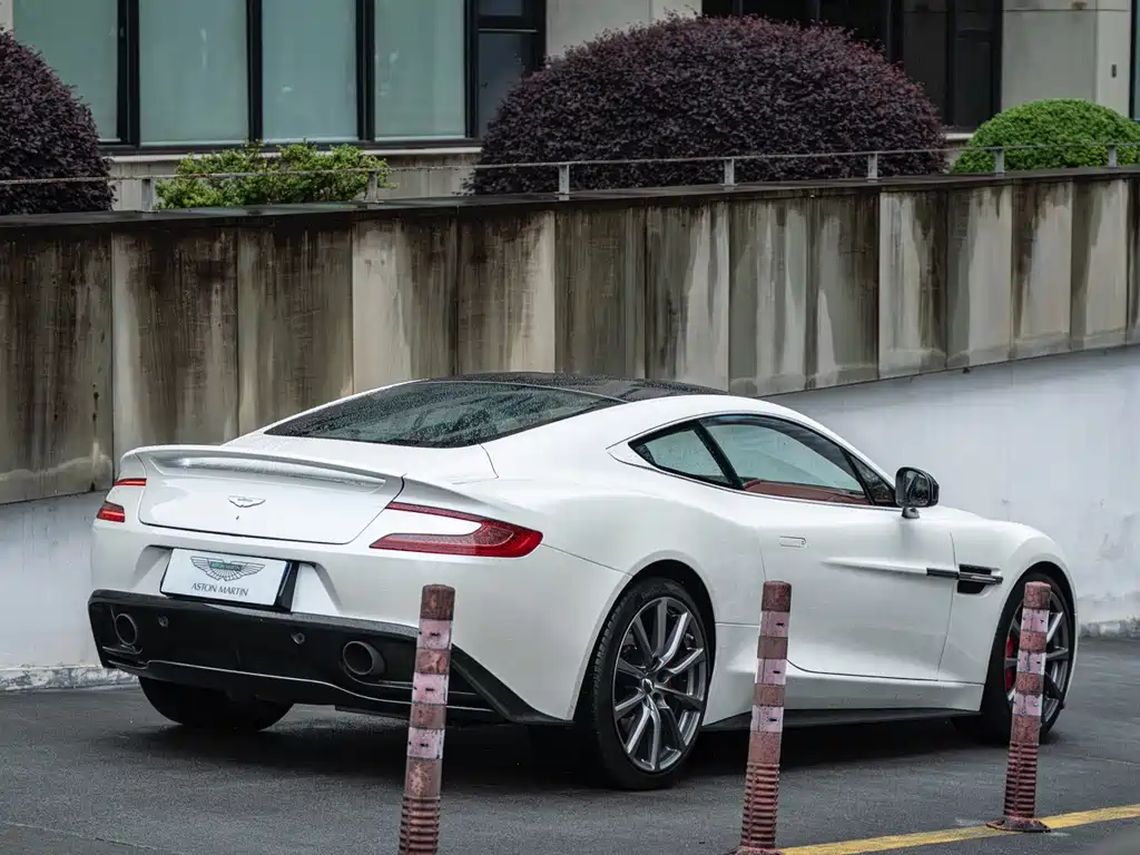 Aston Martin Vanquish — миниатюра 10