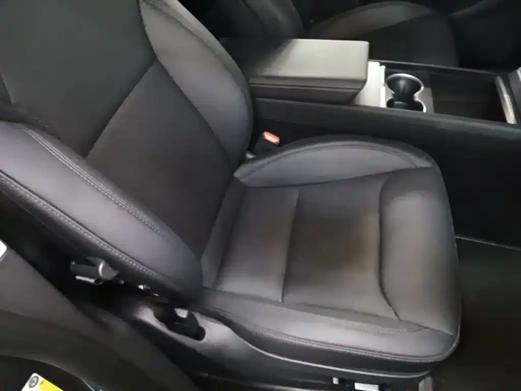 Tesla Model Y — миниатюра 25