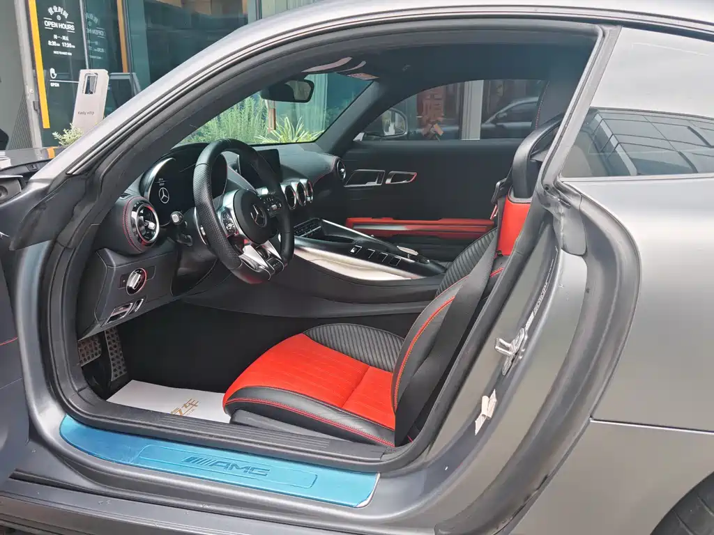 MERCEDES-BENZ AMG GT