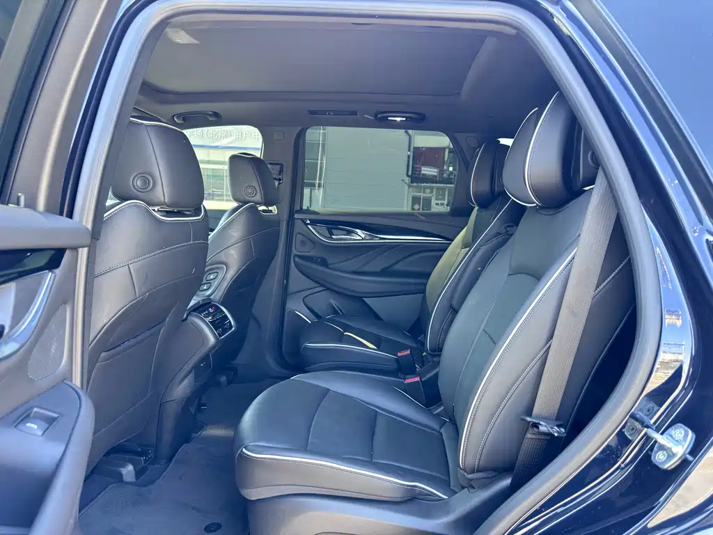Buick Enclave — миниатюра 8