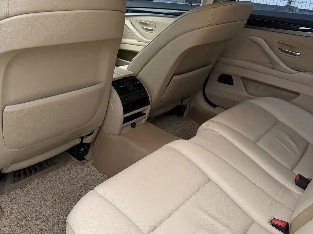 BMW 5 Series — миниатюра 6