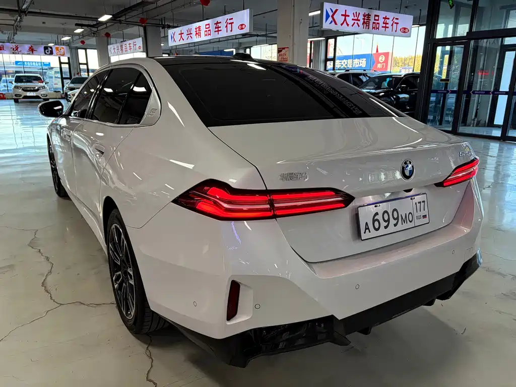 BMW 5 Series — миниатюра 6