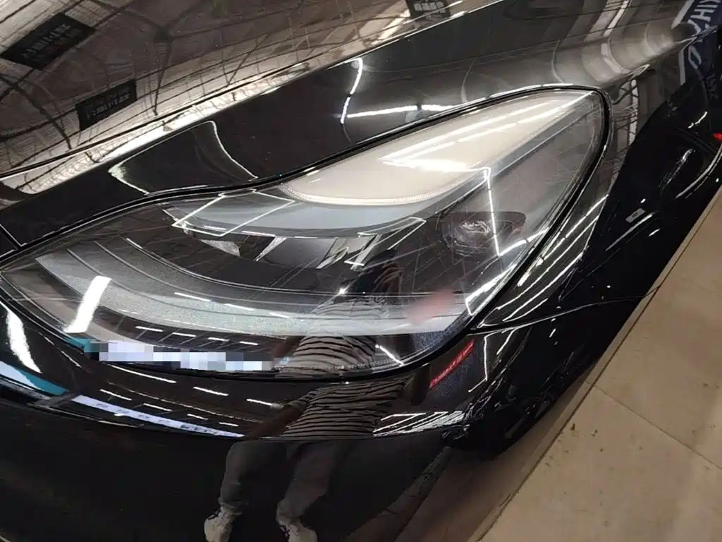 Tesla Model Y — миниатюра 24