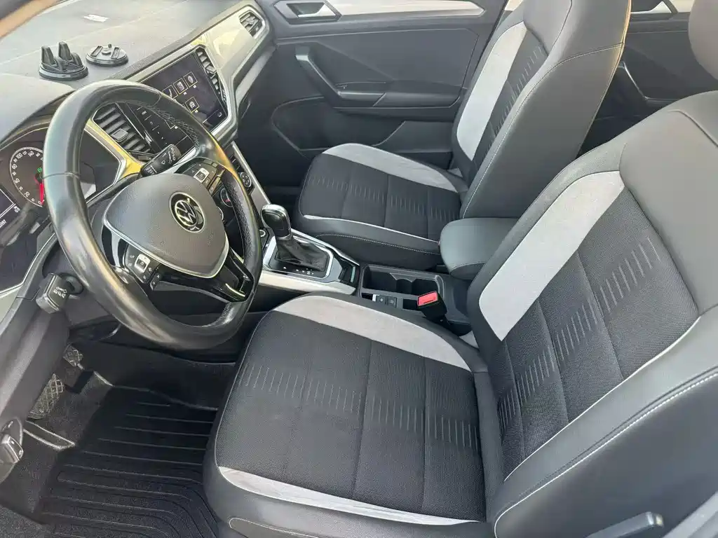 VOLKSWAGEN T ROC EXPLORING SONGS