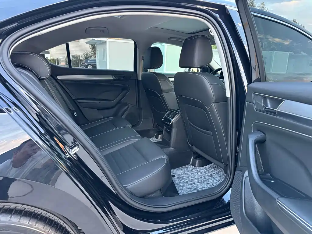 Skoda Superb — миниатюра 17