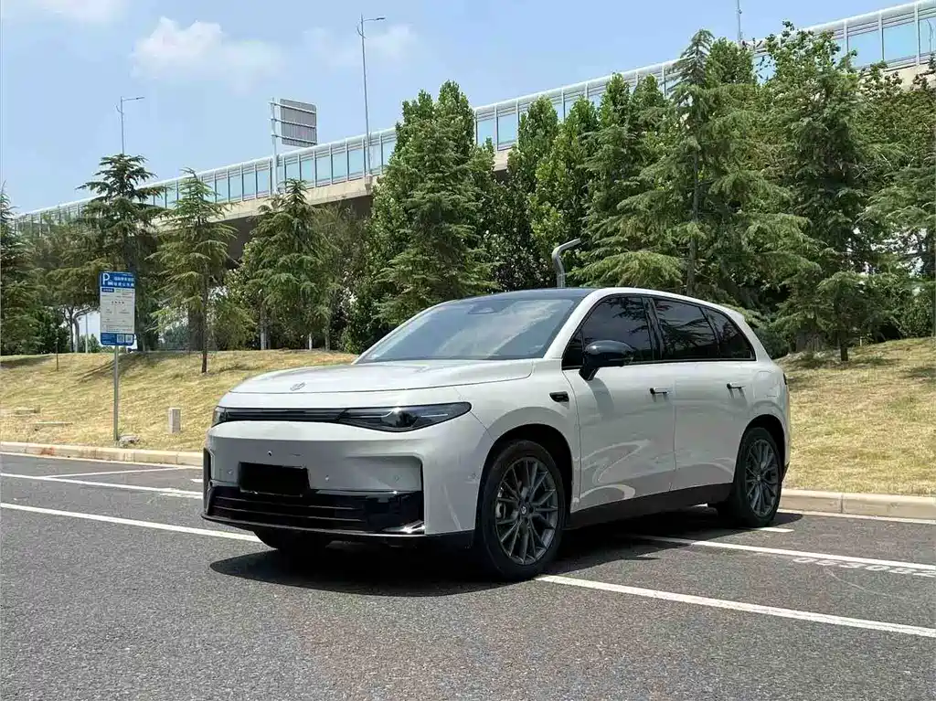 Leapmotor C10