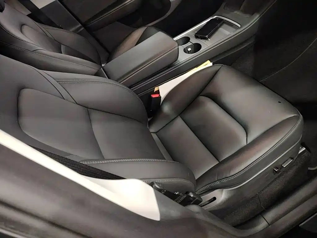 Tesla Model Y — миниатюра 25
