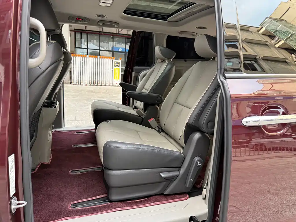 Kia Carnival — миниатюра 25