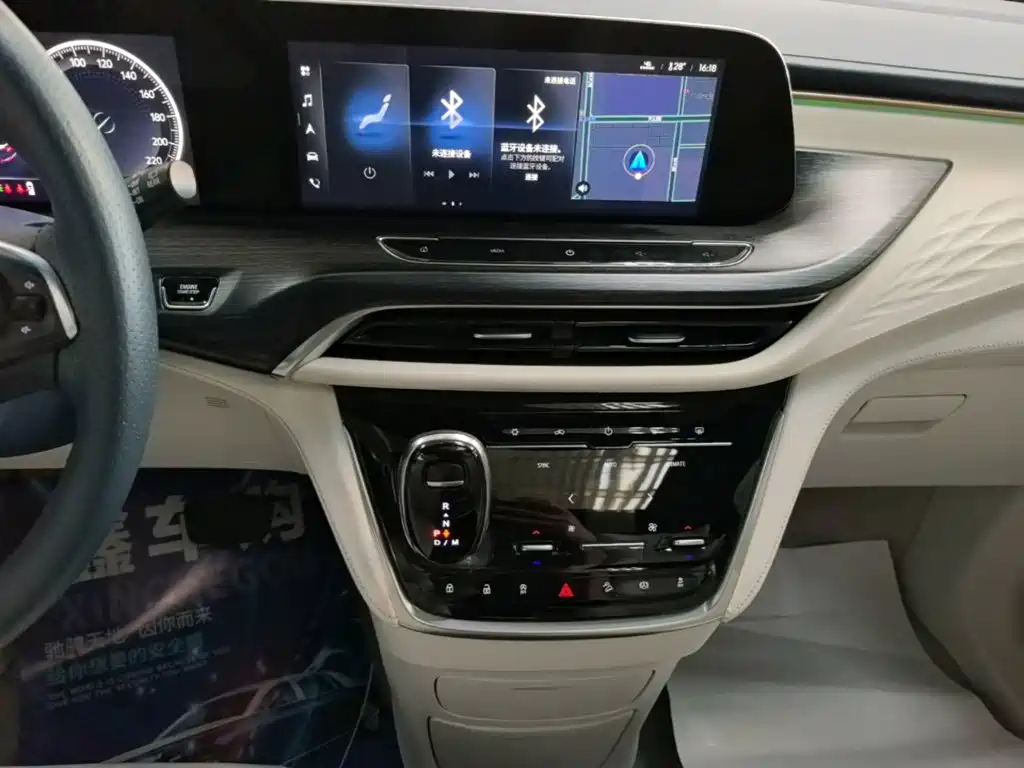 Buick GL8 — миниатюра 13