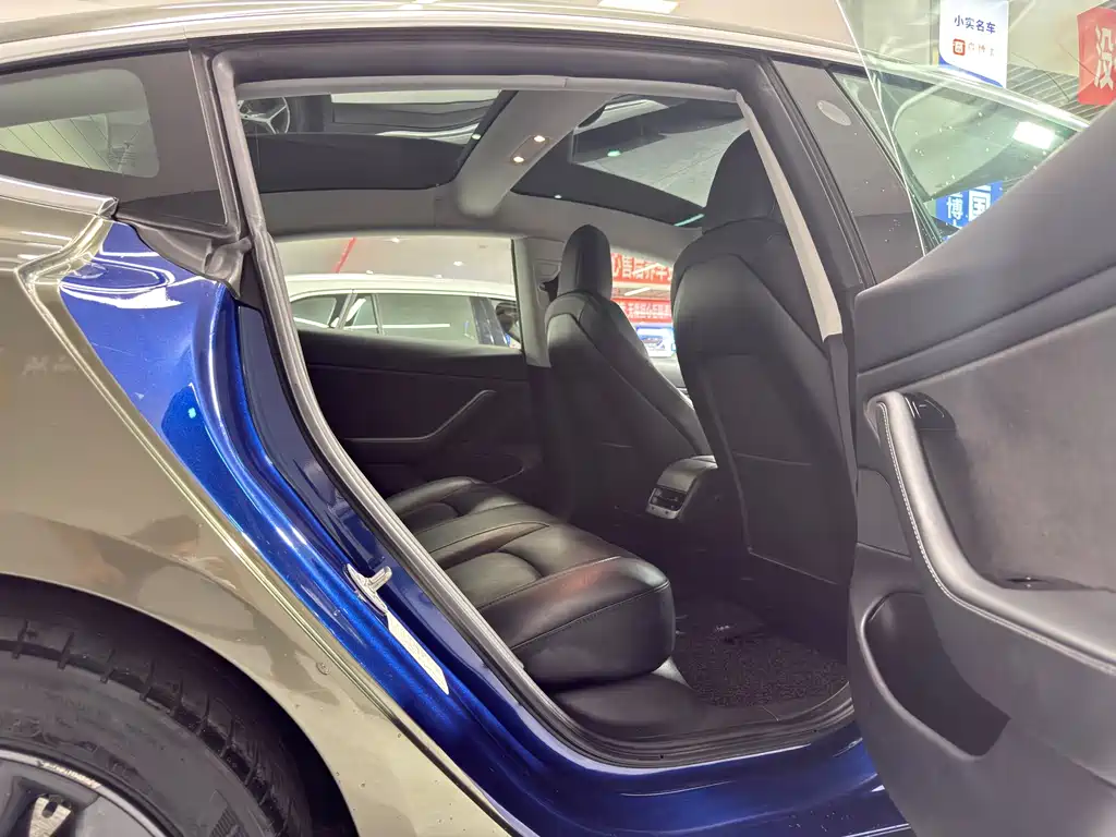 Tesla Model 3 — миниатюра 12