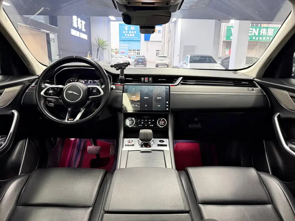 Jaguar F-PACE — миниатюра 6