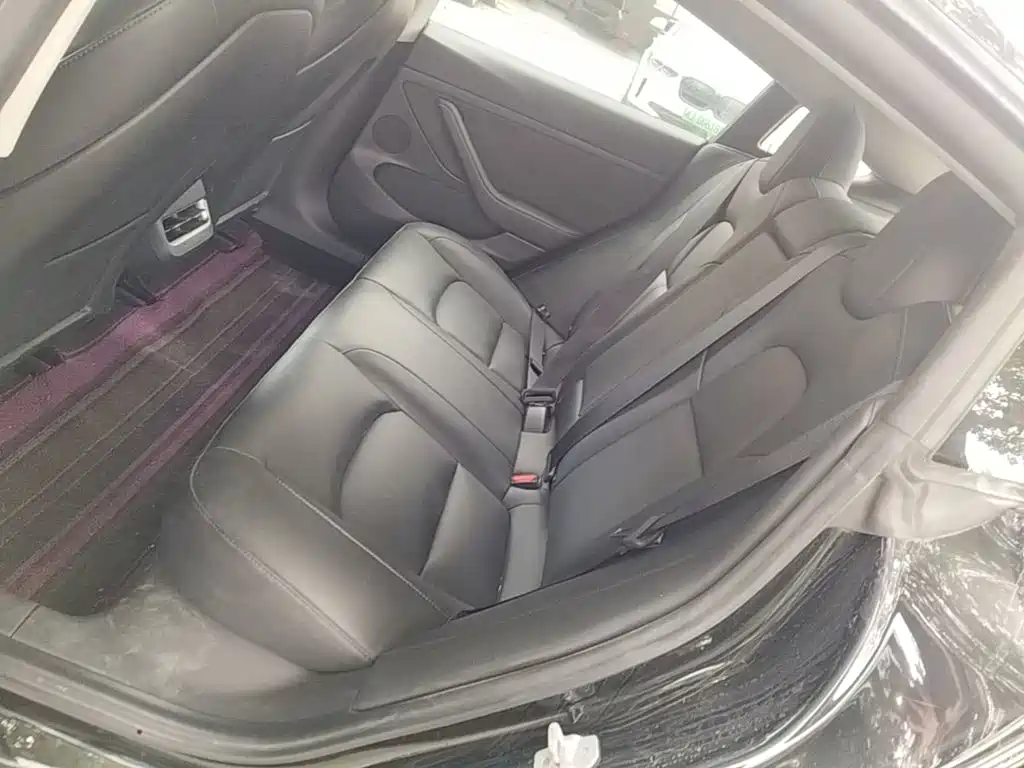 Tesla Model 3 — миниатюра 17