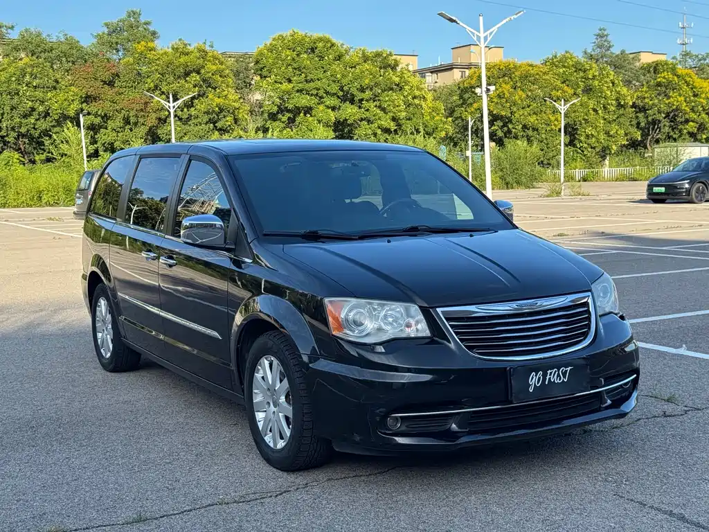Chrysler Grand Voyager (Import) — миниатюра 3