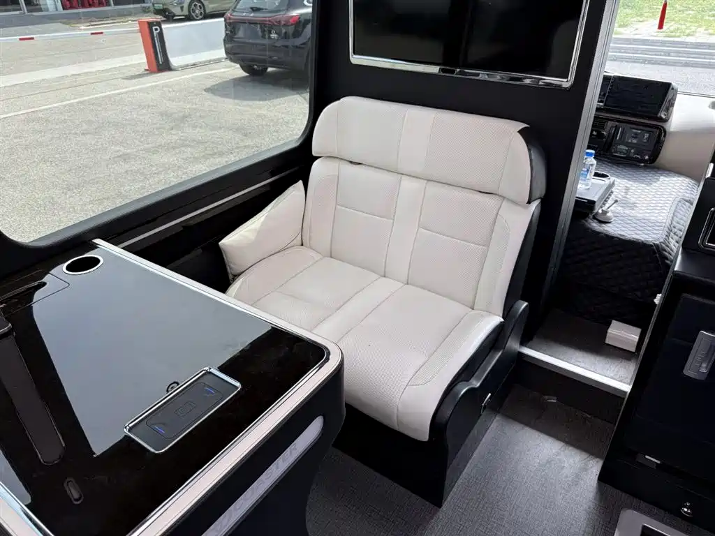 Toyota Coaster — миниатюра 19