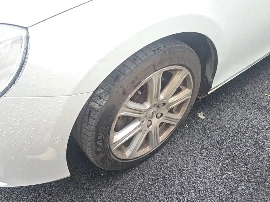 Volvo V40 — миниатюра 23