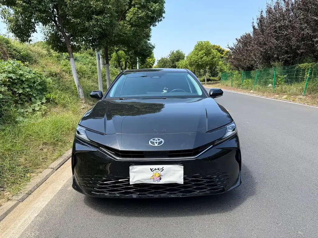 Toyota Camry — миниатюра 2